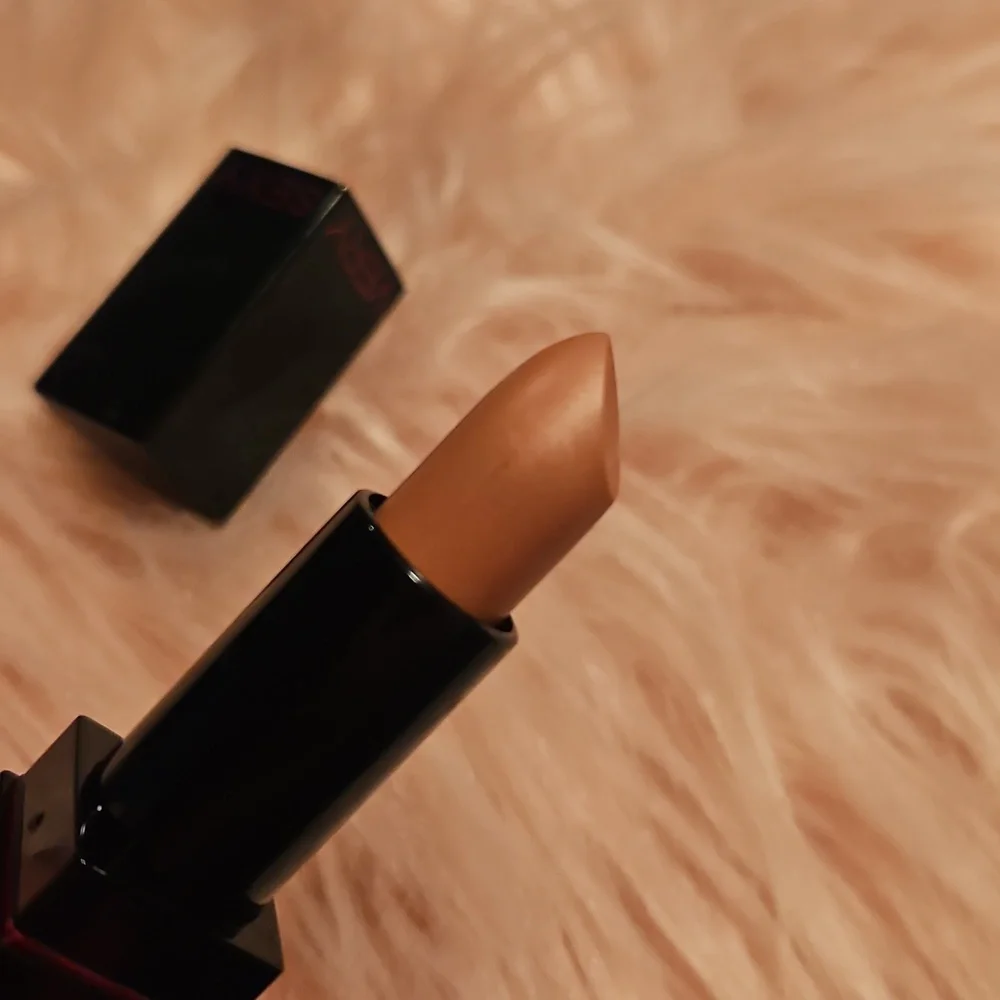🆕️Victoria's Secret Very Sexy Lipstick In WHISPER